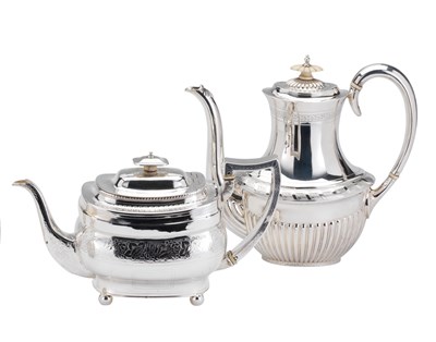 Lot 146 - A GEORGE III SILVER TEAPOT