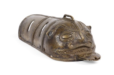 Lot 435 - A PATA HILT, DECCAN, SOUTHERN INDIA, 18TH/19TH CENTURY