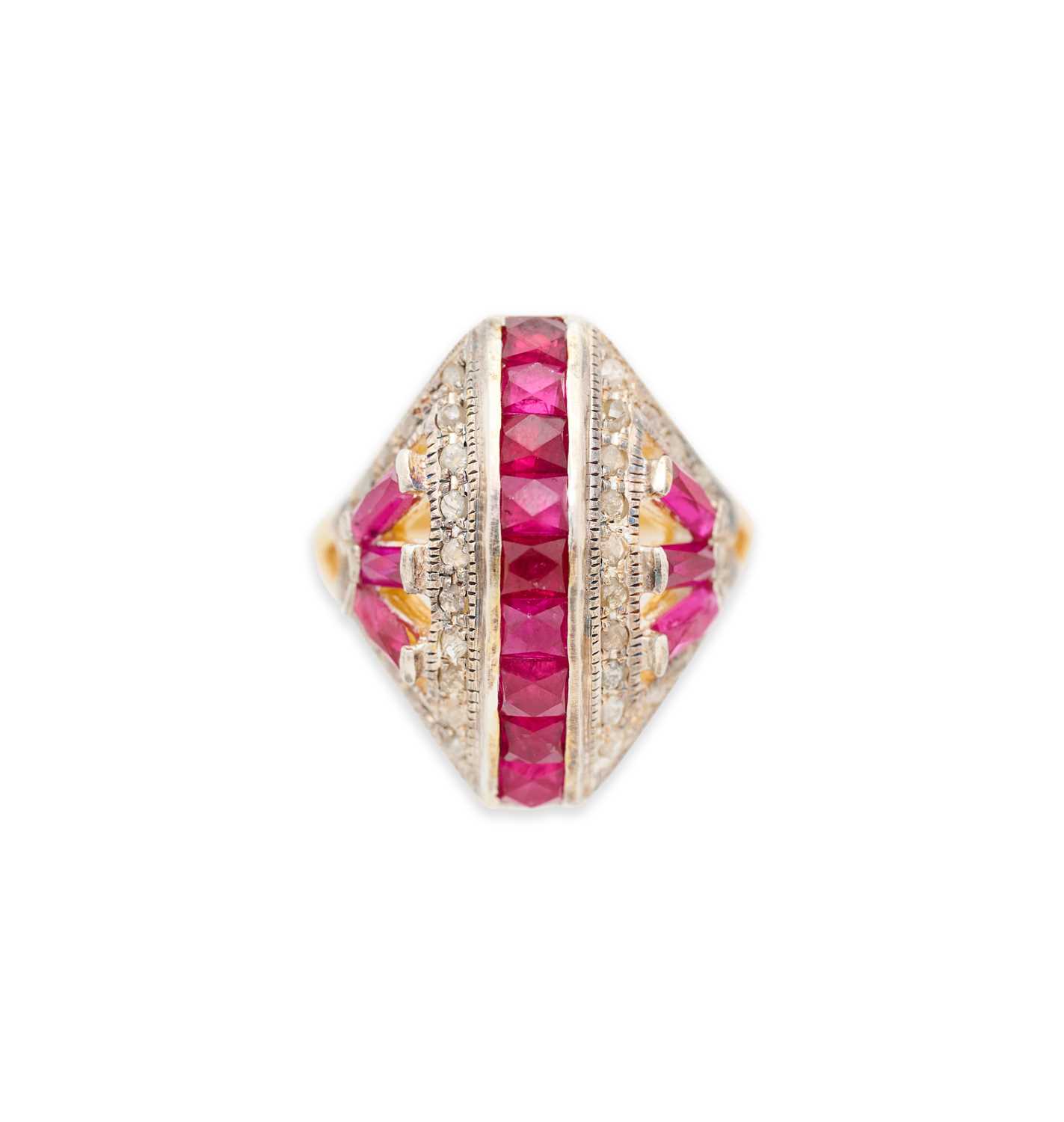 Lot 366 - RUBY AND DIAMOND RING