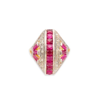 Lot 107 - RUBY AND DIAMOND RING