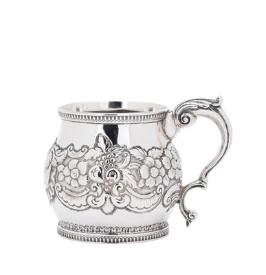 Lot 162 - A GEORGE IV IRISH SILVER MUG