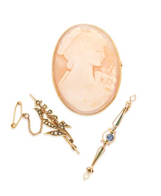Lot 41 - A GOLD AND SHELL CAMEO BROOCH AND TWO BAR BROOCHES
