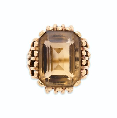 Lot 59 - GOLD AND SMOKY QUARTZ COCKTAIL RING, 1950s