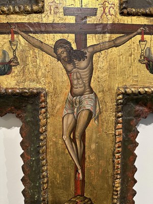 Lot 46 - A CRETAN SCHOOL CROSS, CIRCLE OF EMMANUEL LOMBARDOS (OR LAMPARDOS, 1567-1631), LATE 16TH CENTURY