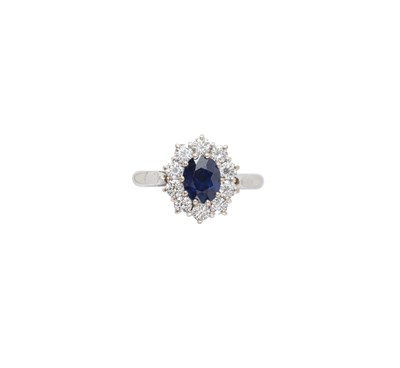 Lot 435 - SAPPHIRE AND DIAMOND RING