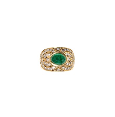 Lot 394 - EMERALD AND DIAMOND RING