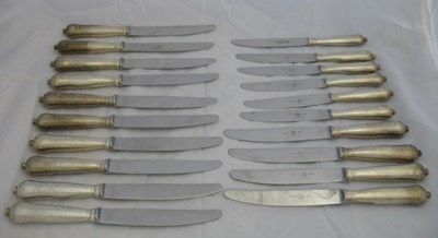 Lot 173 - A SET OF CONTINENTAL SILVER KNIVES