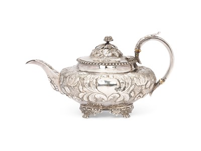 Lot 135 - A GEORGE IV SILVER TEAPOT, WILLIAM HEWITT, LONDON, 1828