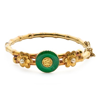 Lot 388 - GOLD, JADEITE AND SEED PEARL HINGED BANGLE, 1900s