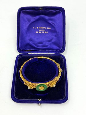 Lot 388 - GOLD, JADEITE AND SEED PEARL HINGED BANGLE, 1900s