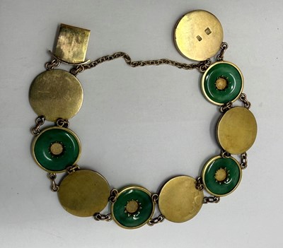 Lot 386 - GOLD AND JADEITE BRACELET, 1900s