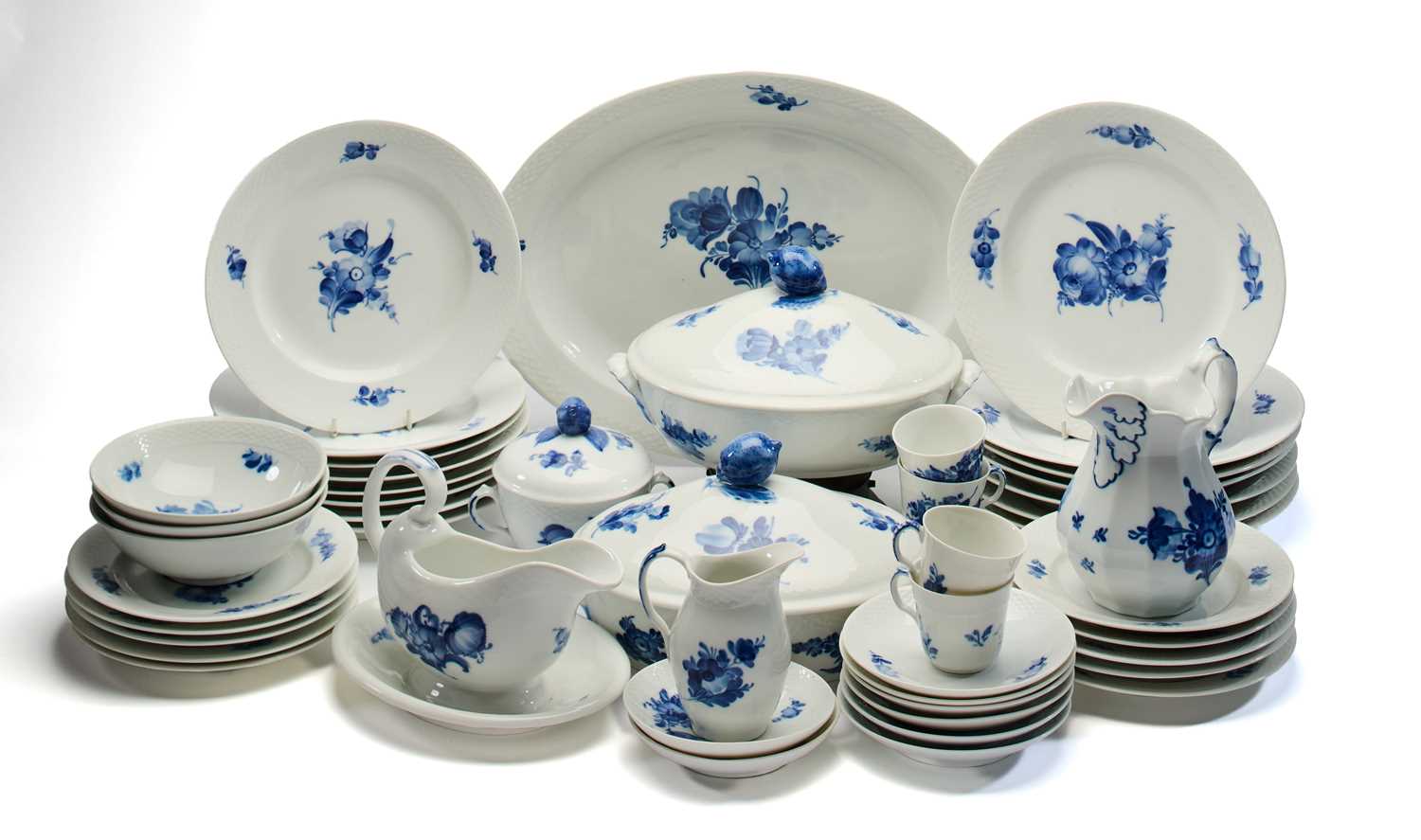 Lot 28 - A ROYAL COPENHAGEN PORCELAIN PART DINNER SERVICE, LATER 20TH CENTURY