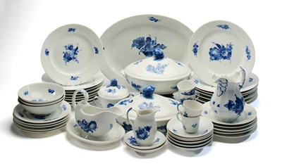 Lot 28 - A ROYAL COPENHAGEN PORCELAIN PART DINNER SERVICE, LATER 20TH CENTURY