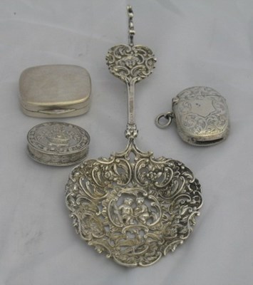 Lot 191 - A VICTORIAN SILVER VESTA CASE