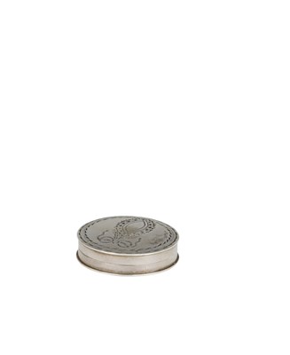 Lot 194 - A GEORGE III SILVER COMFIT BOX