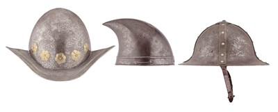 Lot 462 - A MODERN REPRODUCTION MORION, A REPRODUCTION HELMET OF EARLY EASTERN TYPE, AND