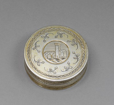 Lot 209 - AN ITALIAN SILVER-GILT SNUFF BOX