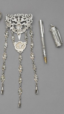 Lot 212 - A VICTORIAN SILVER CHATELAINE