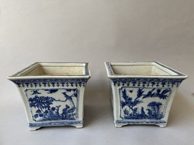 Lot 16 - A PAIR OF CHINESE BLUE AND WHITE SQUARE JARDINIERES, QIANLONG PERIOD (1736-95)