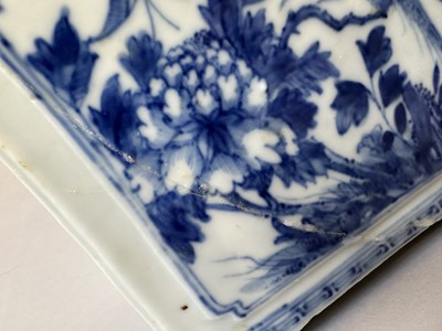 Lot 16 - A PAIR OF CHINESE BLUE AND WHITE SQUARE JARDINIERES, QIANLONG PERIOD (1736-95)