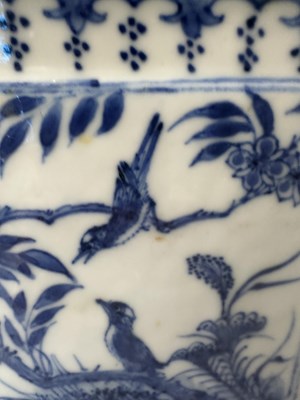 Lot 16 - A PAIR OF CHINESE BLUE AND WHITE SQUARE JARDINIERES, QIANLONG PERIOD (1736-95)
