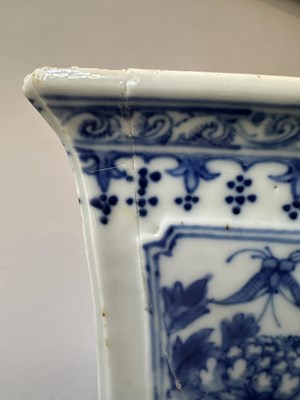 Lot 16 - A PAIR OF CHINESE BLUE AND WHITE SQUARE JARDINIERES, QIANLONG PERIOD (1736-95)