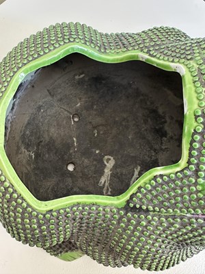 Lot 84 - A PAIR OF CHINESE ENAMELLED 'FROG' JARDINIERE, REPUBLIC PERIOD (1912-1949)