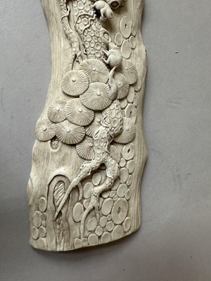 Lot 27 - A RARE CHINESE BISCUIT WRIST REST BY WANG BINGRONG