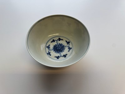 Lot 8 - A CHINESE BLUE AND WHITE LOTUS BOWL, GUANGXU MARK AND PERIOD (1875-1908)