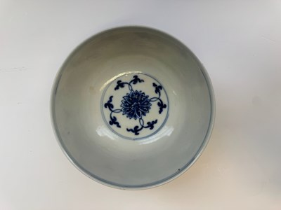 Lot 8 - A CHINESE BLUE AND WHITE LOTUS BOWL, GUANGXU MARK AND PERIOD (1875-1908)