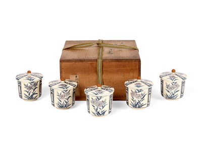 Lot 154 - ITO TOUZAN I (1846-1920), A SET OF FIVE TEACUPS AND COVERS