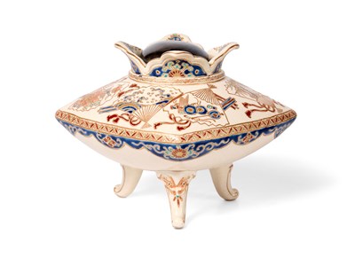 Lot 177 - A JAPANESE IMPERIAL SATSUMA TRIPOD KORO, MEIJI/TAISHO PERIOD (1868-1926)