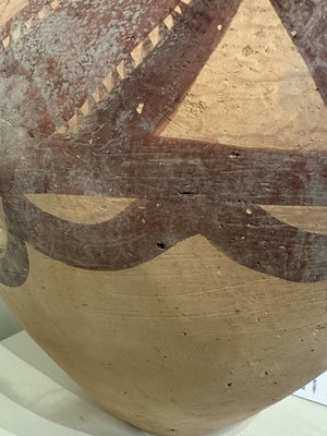 Lot 47 - A CHINESE PAINTED RED POTTERY JAR, NEOLITHIC PERIOD, MAJIAYAO CULTURE, BANSHAN TYPE, CIRCA 3RD MILLENIUM BC