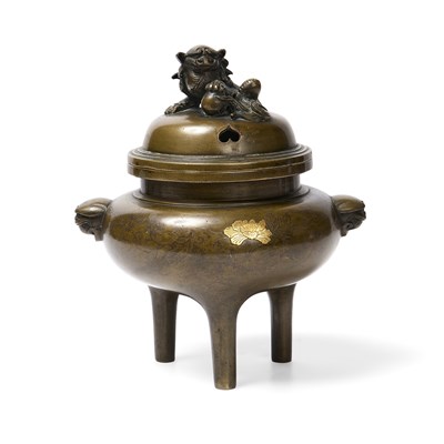 Lot 142 - A JAPANESE SILVER AND GOLD INLAID-BRONZE TRIPOD KORO AND COVER, EDO PERIOD (1603-1868)