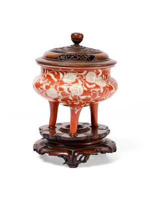 Lot 158 - A JAPANESE WHITE AND IRON-RED TRIPOD KORO BY MAKUZA KOZAN (1842-1916)