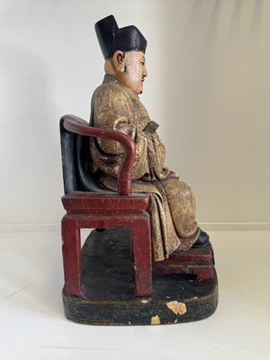 Lot 29 - A CHINESE CARVED WOOD AND GESSO FIGURE OF A SEATED DIGNITARY, QING DYNASTY
