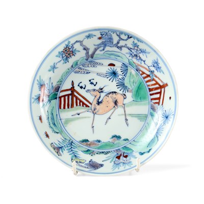 Lot 77 - A CHINESE DOUCAI 'DEER' DISH, KANGXI PERIOD (1662-1722)