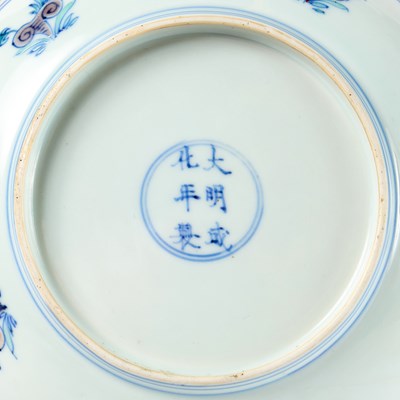 Lot 77 - A CHINESE DOUCAI 'DEER' DISH, KANGXI PERIOD (1662-1722)