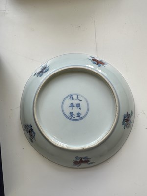 Lot 77 - A CHINESE DOUCAI 'DEER' DISH, KANGXI PERIOD (1662-1722)