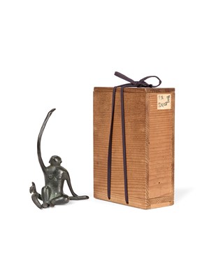 Lot 152 - A JAPANESE BRONZE 'MONKEY' OKIMONO, 18TH CENTURY