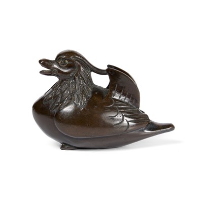 Lot 147 - A SMALL JAPANESE BRONZE SUITEKI IN THE FORM OF A DUCK, EDO PERIOD (1603-1868)