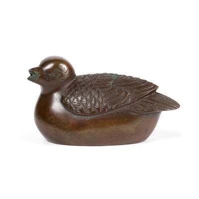 Lot 148 - A SMALL JAPANESE BRONZE SUITEKI IN THE FORM OF A DUCK, EDO PERIOD (1603-1868)