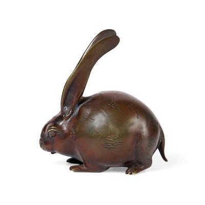 Lot 151 - A JAPANESE BRONZE OKIMONO OF A HARE, MEIJI PERIOD (1862-1912)