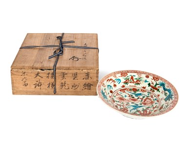 Lot 3 - A LARGE SWATOW POLYCHROME CHARGER, MING DYNASTY, 16TH/17TH CENTURY