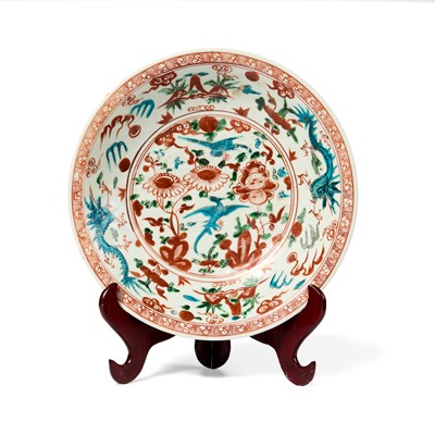 Lot 3 - A LARGE SWATOW POLYCHROME CHARGER, MING DYNASTY, 16TH/17TH CENTURY