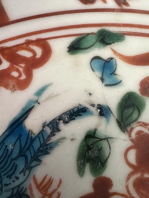 Lot 3 - A LARGE SWATOW POLYCHROME CHARGER, MING DYNASTY, 16TH/17TH CENTURY