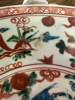 Lot 3 - A LARGE SWATOW POLYCHROME CHARGER, MING DYNASTY, 16TH/17TH CENTURY