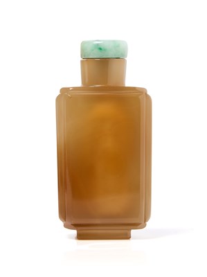 Lot 132 - A PLAIN CHALCEDONY AGATE SNUFF BOTTLE, QING DYNASTY, 19TH CENTURY
