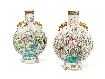 Lot 73 - A LARGE PAIR OF CHINESE FAMILLE-ROSE MOONFLASKS, QING DYNASTY, 19TH CENTURY