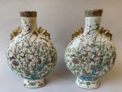 Lot 73 - A LARGE PAIR OF CHINESE FAMILLE-ROSE MOONFLASKS, QING DYNASTY, 19TH CENTURY
